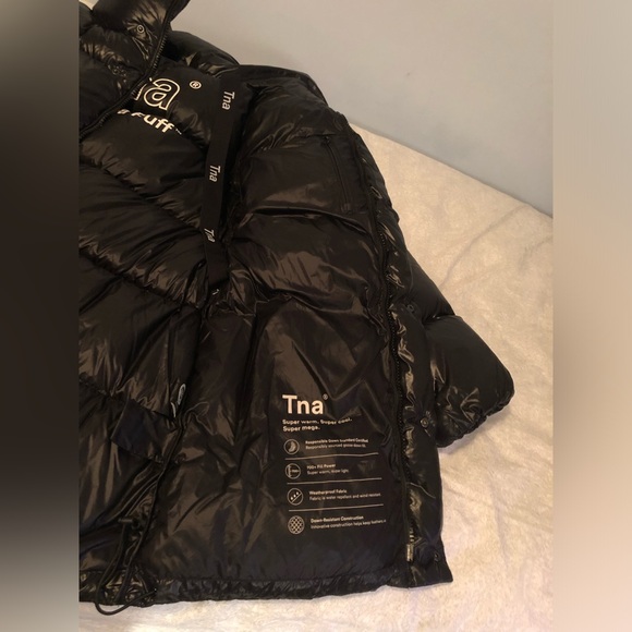 Womens aritzia mega puff jacket - Picture 9 of 13